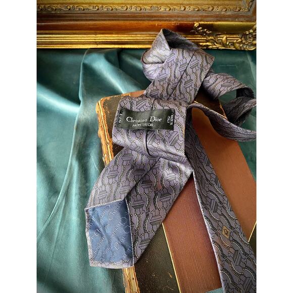 Vintage Christian Dior silk necktie with graphic print in soft purple - Picture 4 of 6